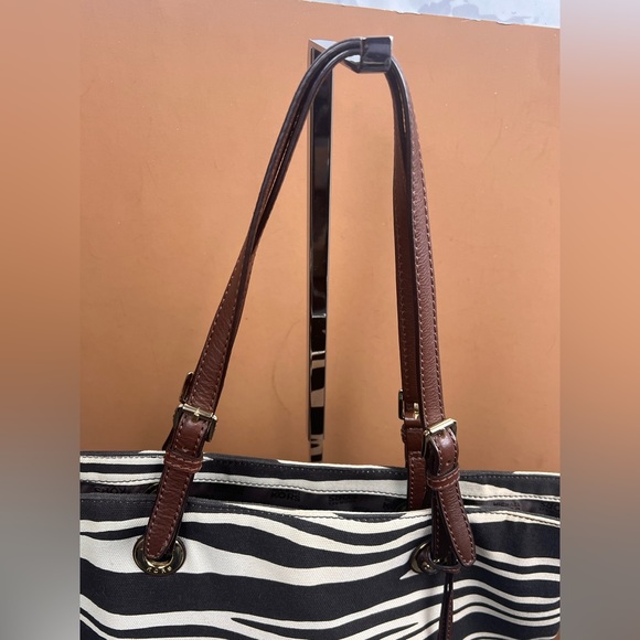 MICHAEL KORS black ivory, zebra stripes shoulder bag - Picture 11 of 13